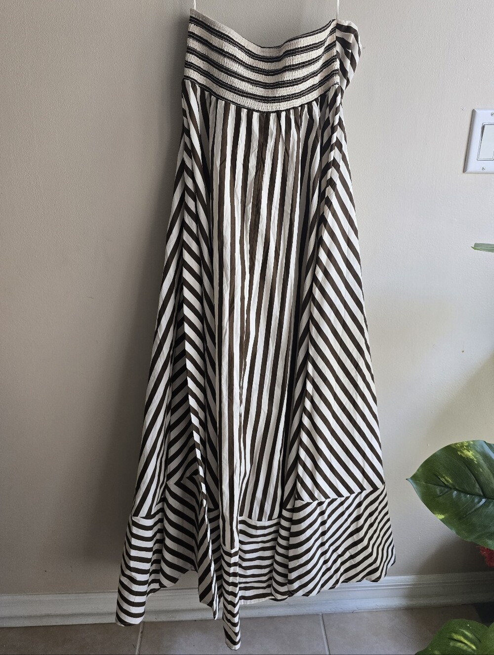 Petal & Pup Bowie Strapless Maxi Dress - Picture 8 of 8
